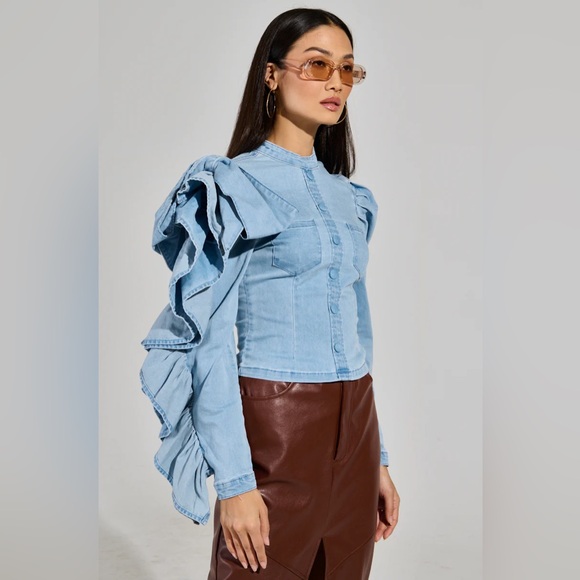 AKIRA Ruffle Sleeve Denim Jacket Top Light Wash Size 1X NWT - Picture 5 of 5